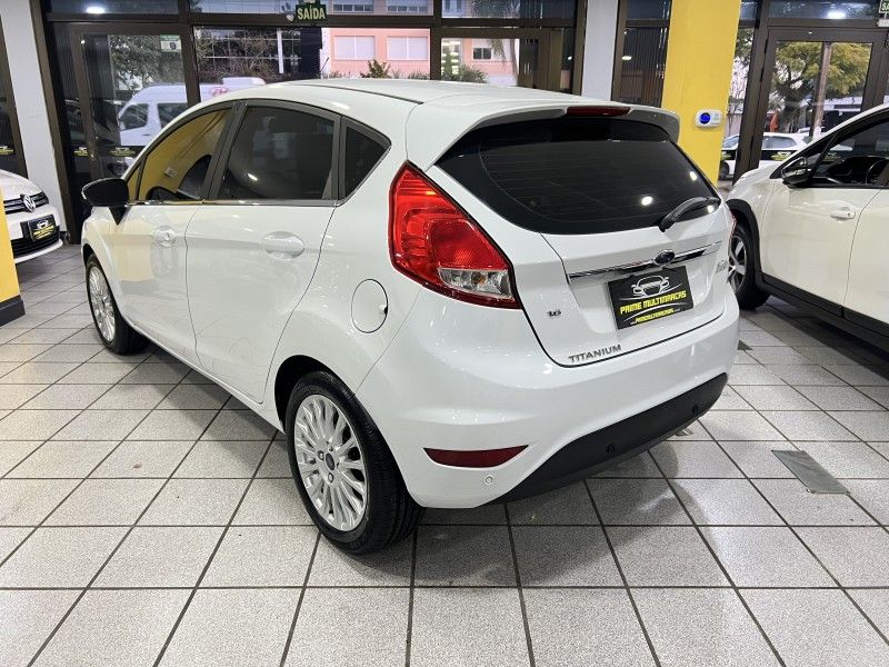 FORD FIESTA 1.6 TITANIUM HATCH 16V 2015/2015 PRIME MULTIMARCAS CAXIAS DO SUL / Carros no Vale FORD FIESTA 1.6 TITANIUM HATCH 16V 2015/2015 PRIME MULTIMARCAS CAXIAS DO SUL / Carros no Vale