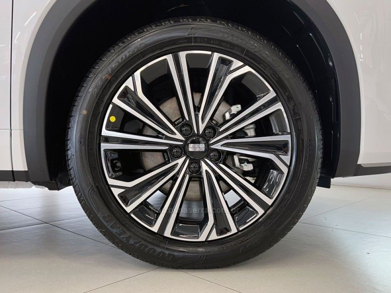 GEELY EX5 EM-I 1.5 MAX PHEV 16V HÍBRIDO 2025/2026 ÓTIMA CAR FLORES DA CUNHA / Carros no Vale