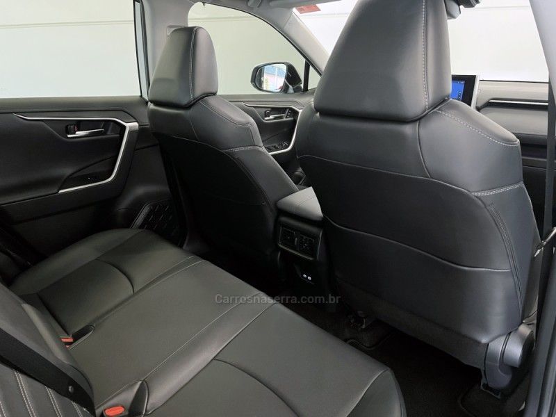 TOYOTA RAV4 2.5 SX CONNECT AWD VVT-IE HYBRID 2023/2023 ÓTIMA CAR FLORES DA CUNHA / Carros no Vale