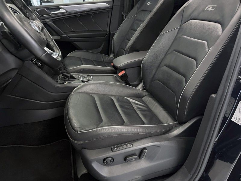 VOLKSWAGEN TIGUAN 2.0 ALLSPACE R-LINE 350 TSI 4X4 2019/2020 ÓTIMA CAR FLORES DA CUNHA / Carros no Vale