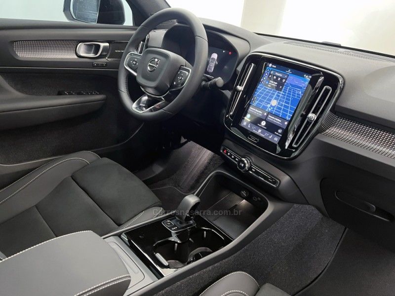 VOLVO EC40 ULTRA P8 ELÉTRICO 2026/2026 ÓTIMA CAR FLORES DA CUNHA / Carros no Vale VOLVO EC40 ULTRA P8 ELÉTRICO 2026/2026 ÓTIMA CAR FLORES DA CUNHA / Carros no Vale