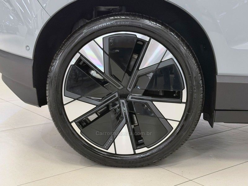 VOLVO EX30 ULTRA EXTENDED RANGE 2024/2025 ÓTIMA CAR FLORES DA CUNHA / Carros no Vale