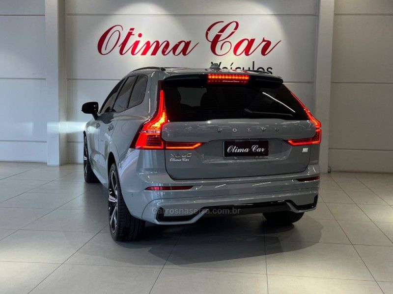 VOLVO XC60 2.0 T8 ULTIMATE DARK AWD HIBRIDO 2024/2024 ÓTIMA CAR FLORES DA CUNHA / Carros no Vale VOLVO XC60 2.0 T8 ULTIMATE DARK AWD HIBRIDO 2024/2024 ÓTIMA CAR FLORES DA CUNHA / Carros no Vale