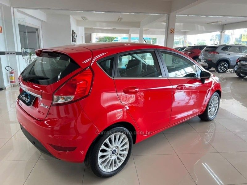 FORD FIESTA 1.6 TITANIUM HATCH 16V 2014/2015 CIMIRRO AUTOMÓVEIS TAQUARA / Carros no Vale