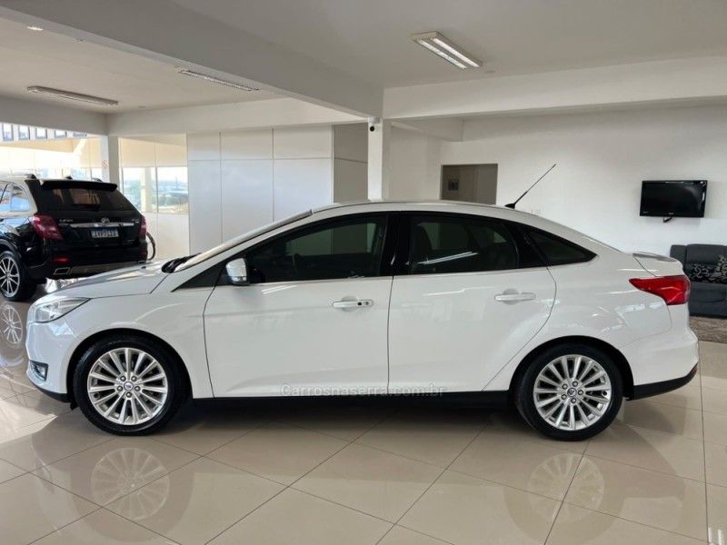 FORD FOCUS 2.0 TITANIUM SEDAN 16V 2016/2016 CIMIRRO AUTOMÓVEIS TAQUARA / Carros no Vale FORD FOCUS 2.0 TITANIUM SEDAN 16V 2016/2016 CIMIRRO AUTOMÓVEIS TAQUARA / Carros no Vale