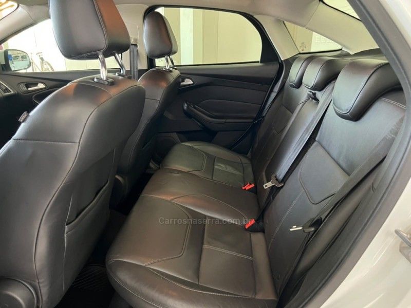 FORD FOCUS 2.0 TITANIUM SEDAN 16V 2016/2016 CIMIRRO AUTOMÓVEIS TAQUARA / Carros no Vale FORD FOCUS 2.0 TITANIUM SEDAN 16V 2016/2016 CIMIRRO AUTOMÓVEIS TAQUARA / Carros no Vale