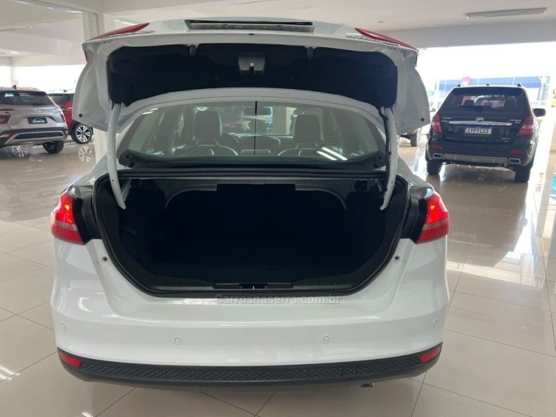 FORD FOCUS 2.0 TITANIUM SEDAN 16V 2016/2016 CIMIRRO AUTOMÓVEIS TAQUARA / Carros no Vale FORD FOCUS 2.0 TITANIUM SEDAN 16V 2016/2016 CIMIRRO AUTOMÓVEIS TAQUARA / Carros no Vale
