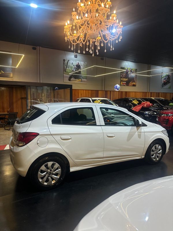 Chevrolet Onix 10 Joye 2016/2017 DL MOTORS LAJEADO / Carros no Vale