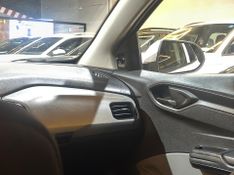 Chevrolet Onix 10 Joye 2016/2017 DL MOTORS LAJEADO / Carros no Vale