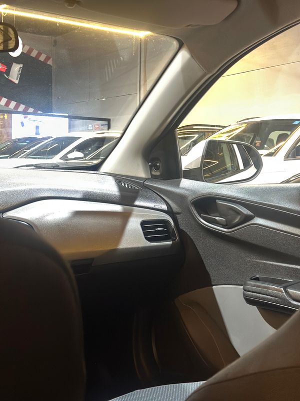 Chevrolet Onix 10 Joye 2016/2017 DL MOTORS LAJEADO / Carros no Vale