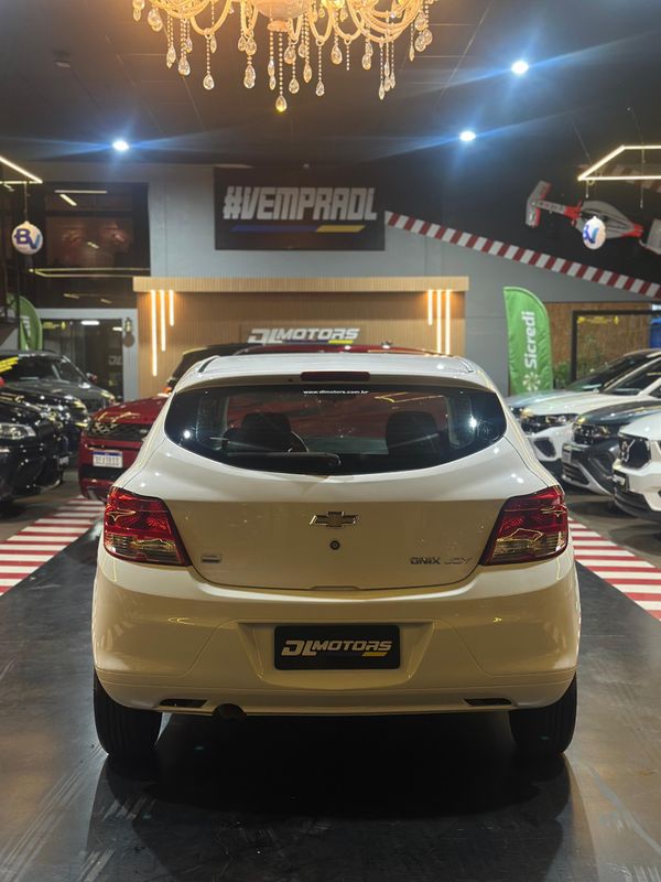 Chevrolet Onix 10 Joye 2016/2017 DL MOTORS LAJEADO / Carros no Vale