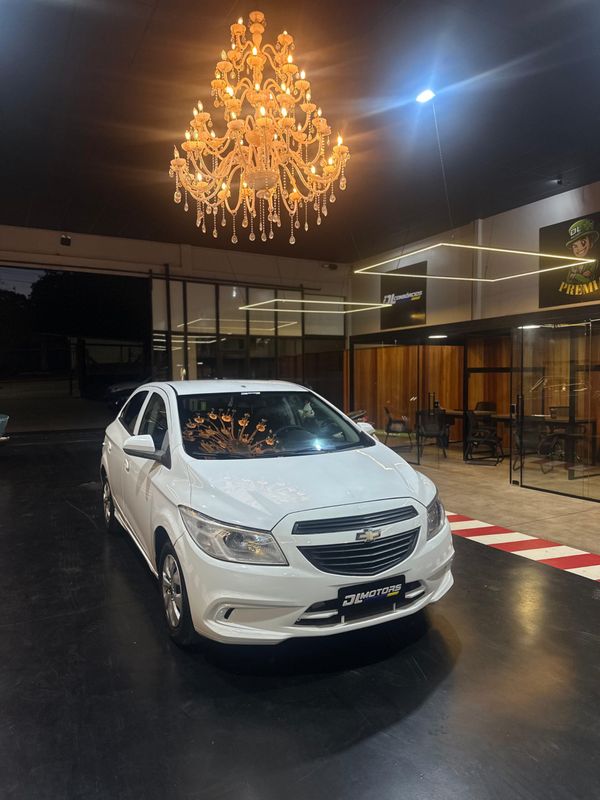Chevrolet Onix 10 Joye 2016/2017 DL MOTORS LAJEADO / Carros no Vale
