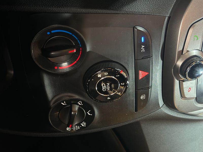 Hyundai Hb20x 1.6a Style 2015/2014 DL MOTORS LAJEADO / Carros no Vale