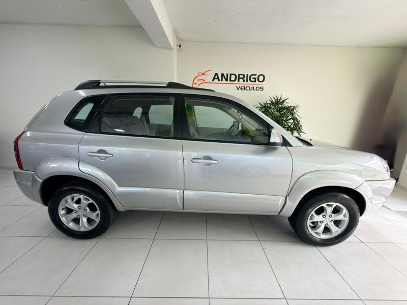 HYUNDAI TUCSON 2.0 MPFI GL 16V 142CV 2WD 2009/2010 ANDRIGO VEÍCULOS CAXIAS DO SUL / Carros no Vale