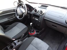 FORD FIESTA 1.0 MPI HATCH 8V 2014/2014 BOURSCHEID CARROS E MOTOS SANTA CLARA DO SUL / Carros no Vale