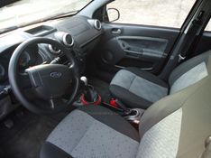 FORD FIESTA 1.0 MPI HATCH 8V 2014/2014 BOURSCHEID CARROS E MOTOS SANTA CLARA DO SUL / Carros no Vale