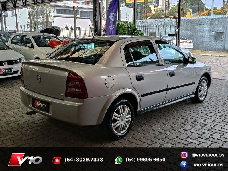 CHEVROLET ASTRA 2.0 MPFI SEDAN 8V 2003/2004 V10 VEÍCULOS CAXIAS DO SUL / Carros no Vale