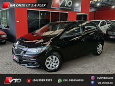 CHEVROLET ONIX 1.4 MPFI LT 8V 2013/2014 V10 VEÍCULOS CAXIAS DO SUL / Carros no Vale