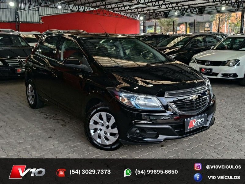 CHEVROLET ONIX 1.4 MPFI LT 8V 2013/2014 V10 VEÍCULOS CAXIAS DO SUL / Carros no Vale