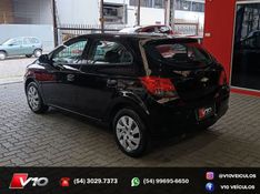 CHEVROLET ONIX 1.4 MPFI LT 8V 2013/2014 V10 VEÍCULOS CAXIAS DO SUL / Carros no Vale