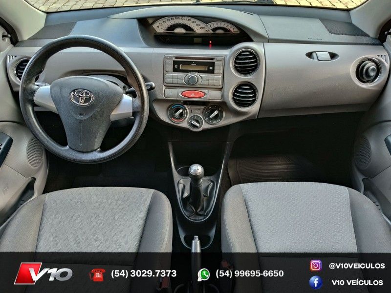 TOYOTA ETIOS 1.5 XLS 16V 2012/2013 V10 VEÍCULOS CAXIAS DO SUL / Carros no Vale TOYOTA ETIOS 1.5 XLS 16V 2012/2013 V10 VEÍCULOS CAXIAS DO SUL / Carros no Vale