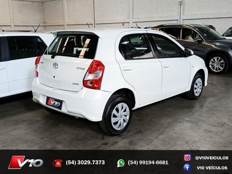 TOYOTA ETIOS 1.5 XS 16V 2017/2018 V10 VEÍCULOS CAXIAS DO SUL / Carros no Vale TOYOTA ETIOS 1.5 XS 16V 2017/2018 V10 VEÍCULOS CAXIAS DO SUL / Carros no Vale