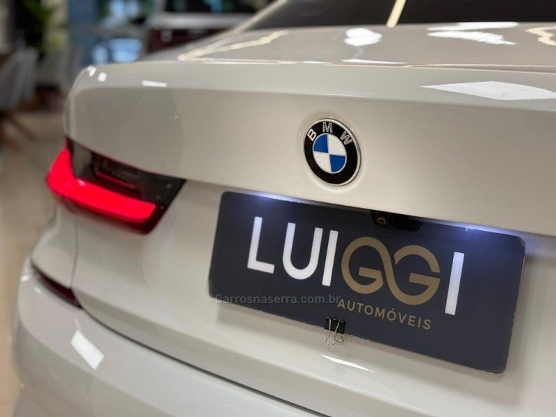 BMW 320I 2.0 M SPORT 16V TURBO ACTIVEFLEX 2022/2022 LUIGGI AUTOMÓVEIS CARLOS BARBOSA / Carros no Vale