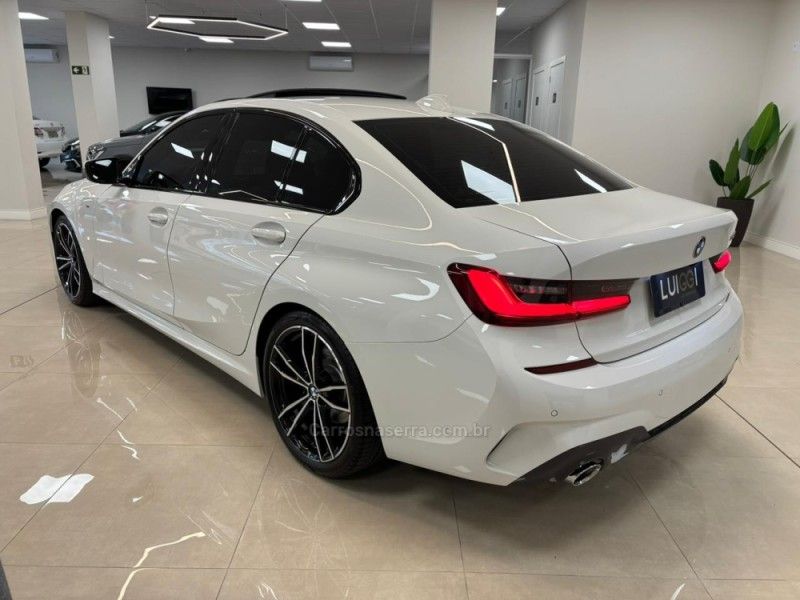 BMW 320I 2.0 M SPORT 16V TURBO ACTIVEFLEX 2022/2022 LUIGGI AUTOMÓVEIS CARLOS BARBOSA / Carros no Vale