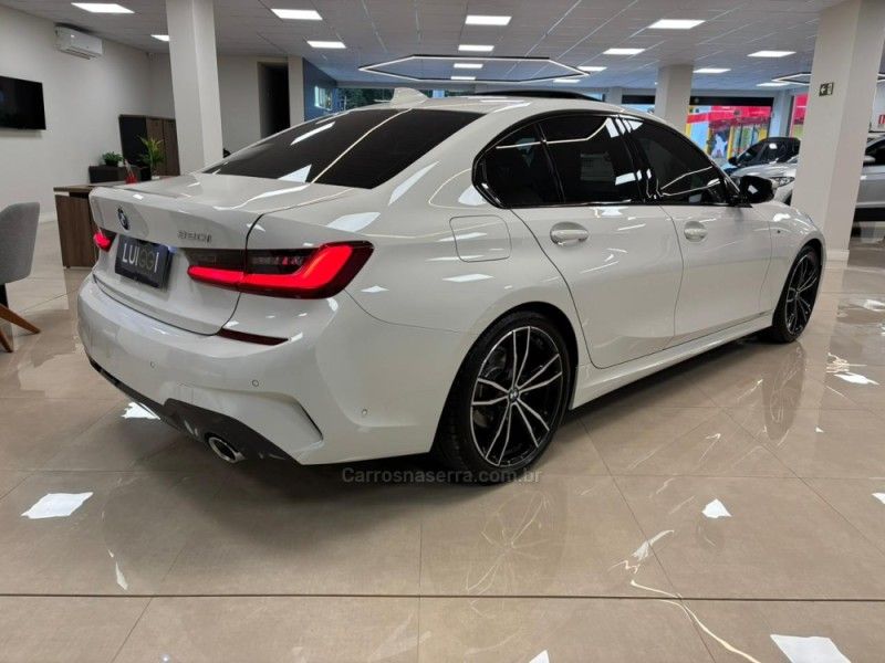 BMW 320I 2.0 M SPORT 16V TURBO ACTIVEFLEX 2022/2022 LUIGGI AUTOMÓVEIS CARLOS BARBOSA / Carros no Vale
