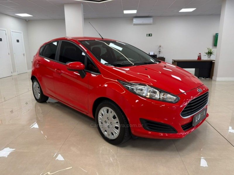 FORD FIESTA 1.5 S HATCH 16V 2015/2016 LUIGGI AUTOMÓVEIS CARLOS BARBOSA / Carros no Vale FORD FIESTA 1.5 S HATCH 16V 2015/2016 LUIGGI AUTOMÓVEIS CARLOS BARBOSA / Carros no Vale