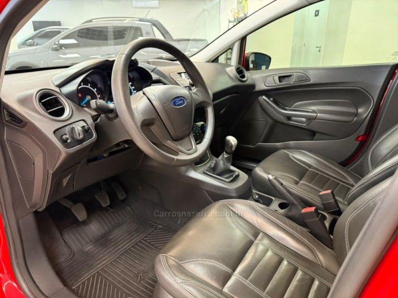 FORD FIESTA 1.5 S HATCH 16V 2015/2016 LUIGGI AUTOMÓVEIS CARLOS BARBOSA / Carros no Vale FORD FIESTA 1.5 S HATCH 16V 2015/2016 LUIGGI AUTOMÓVEIS CARLOS BARBOSA / Carros no Vale