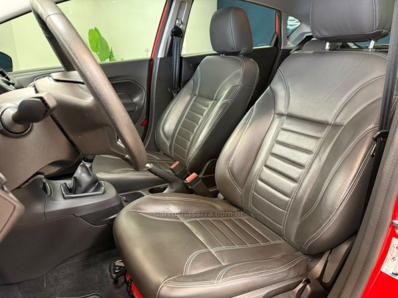 FORD FIESTA 1.5 S HATCH 16V 2015/2016 LUIGGI AUTOMÓVEIS CARLOS BARBOSA / Carros no Vale FORD FIESTA 1.5 S HATCH 16V 2015/2016 LUIGGI AUTOMÓVEIS CARLOS BARBOSA / Carros no Vale