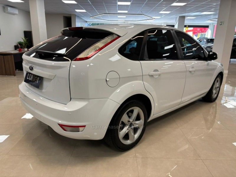 FORD FOCUS 1.6 GL 16V 2012/2013 LUIGGI AUTOMÓVEIS CARLOS BARBOSA / Carros no Vale FORD FOCUS 1.6 GL 16V 2012/2013 LUIGGI AUTOMÓVEIS CARLOS BARBOSA / Carros no Vale