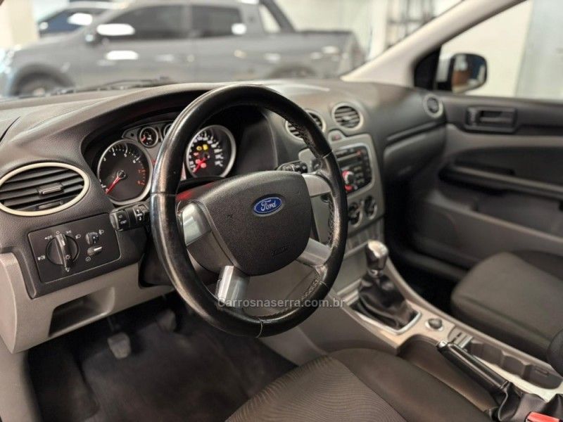 FORD FOCUS 1.6 GL 16V 2012/2013 LUIGGI AUTOMÓVEIS CARLOS BARBOSA / Carros no Vale FORD FOCUS 1.6 GL 16V 2012/2013 LUIGGI AUTOMÓVEIS CARLOS BARBOSA / Carros no Vale