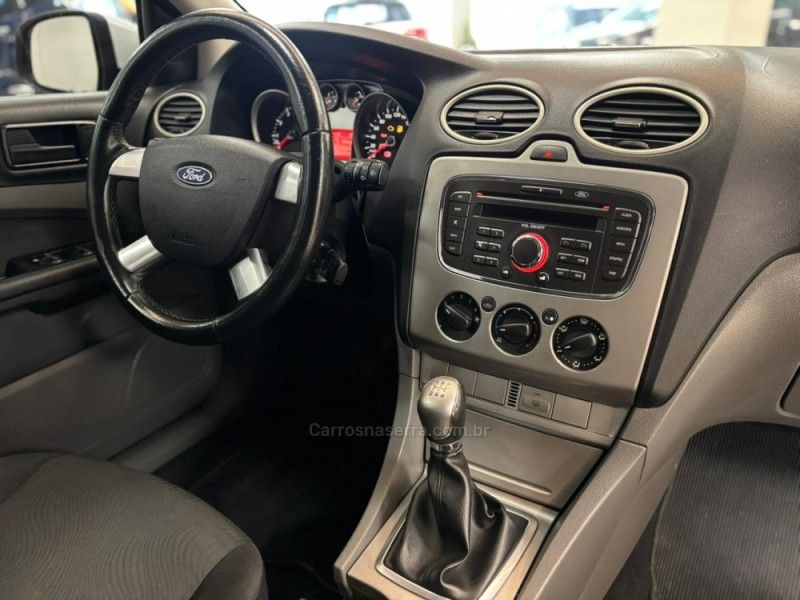 FORD FOCUS 1.6 GL 16V 2012/2013 LUIGGI AUTOMÓVEIS CARLOS BARBOSA / Carros no Vale FORD FOCUS 1.6 GL 16V 2012/2013 LUIGGI AUTOMÓVEIS CARLOS BARBOSA / Carros no Vale