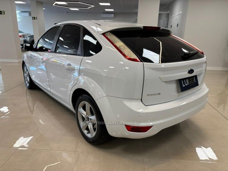 FORD FOCUS 1.6 GLX 16V 2012/2013 LUIGGI AUTOMÓVEIS CARLOS BARBOSA / Carros no Vale FORD FOCUS 1.6 GLX 16V 2012/2013 LUIGGI AUTOMÓVEIS CARLOS BARBOSA / Carros no Vale