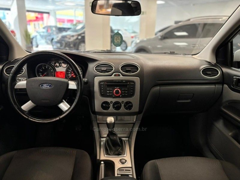 FORD FOCUS 1.6 GLX 16V 2012/2013 LUIGGI AUTOMÓVEIS CARLOS BARBOSA / Carros no Vale FORD FOCUS 1.6 GLX 16V 2012/2013 LUIGGI AUTOMÓVEIS CARLOS BARBOSA / Carros no Vale
