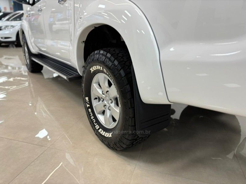 TOYOTA HILUX 3.0 SR 4X4 CD 16V TURBO INTERCOOLER 2014/2014 LUIGGI AUTOMÓVEIS CARLOS BARBOSA / Carros no Vale TOYOTA HILUX 3.0 SR 4X4 CD 16V TURBO INTERCOOLER 2014/2014 LUIGGI AUTOMÓVEIS CARLOS BARBOSA / Carros no Vale
