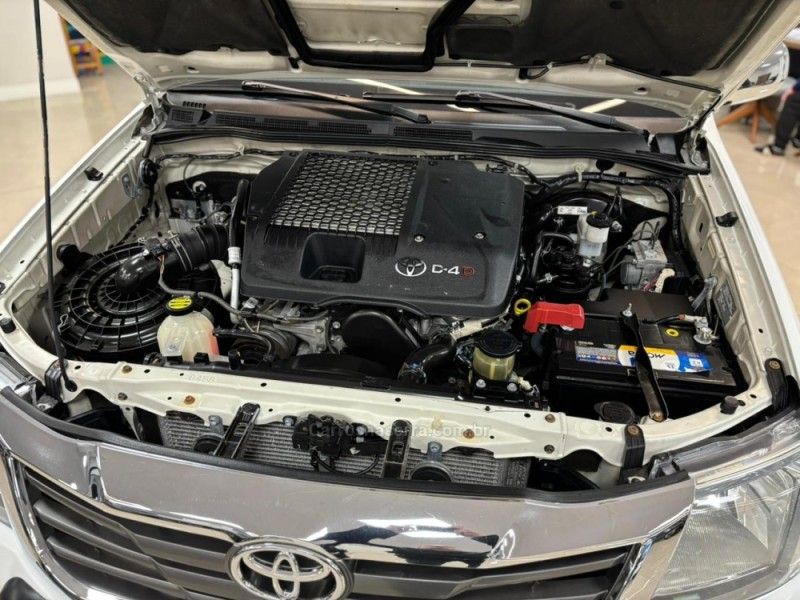 TOYOTA HILUX 3.0 SR 4X4 CD 16V TURBO INTERCOOLER 2014/2014 LUIGGI AUTOMÓVEIS CARLOS BARBOSA / Carros no Vale TOYOTA HILUX 3.0 SR 4X4 CD 16V TURBO INTERCOOLER 2014/2014 LUIGGI AUTOMÓVEIS CARLOS BARBOSA / Carros no Vale