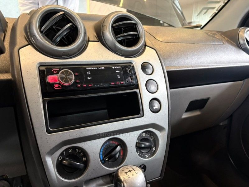 FORD FIESTA 1.6 MPI CLASS HATCH 8V 2009/2009 AUTOGRIF MOTORS CAMPO BOM / Carros no Vale FORD FIESTA 1.6 MPI CLASS HATCH 8V 2009/2009 AUTOGRIF MOTORS CAMPO BOM / Carros no Vale