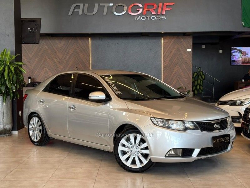 KIA CERATO 1.6 E.221 SEDAN 16V 2012/2012 AUTOGRIF MOTORS CAMPO BOM / Carros no Vale KIA CERATO 1.6 E.221 SEDAN 16V 2012/2012 AUTOGRIF MOTORS CAMPO BOM / Carros no Vale