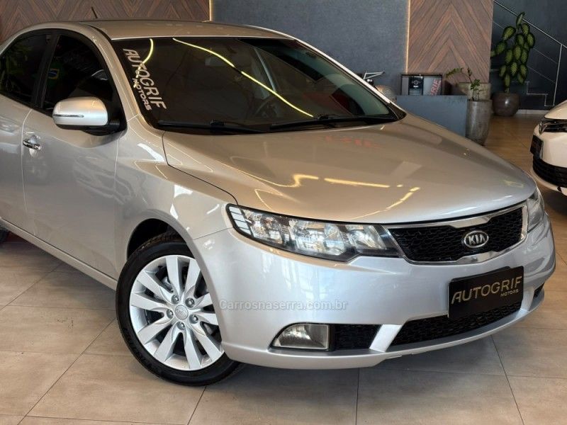 KIA CERATO 1.6 E.221 SEDAN 16V 2012/2012 AUTOGRIF MOTORS CAMPO BOM / Carros no Vale KIA CERATO 1.6 E.221 SEDAN 16V 2012/2012 AUTOGRIF MOTORS CAMPO BOM / Carros no Vale