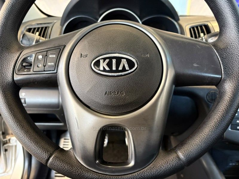 KIA CERATO 1.6 E.221 SEDAN 16V 2012/2012 AUTOGRIF MOTORS CAMPO BOM / Carros no Vale KIA CERATO 1.6 E.221 SEDAN 16V 2012/2012 AUTOGRIF MOTORS CAMPO BOM / Carros no Vale