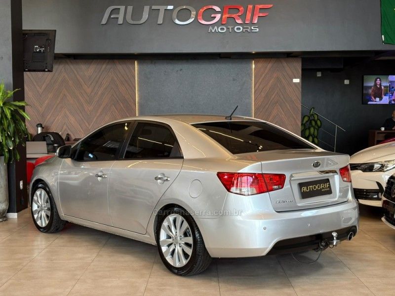 KIA CERATO 1.6 E.221 SEDAN 16V 2012/2012 AUTOGRIF MOTORS CAMPO BOM / Carros no Vale KIA CERATO 1.6 E.221 SEDAN 16V 2012/2012 AUTOGRIF MOTORS CAMPO BOM / Carros no Vale