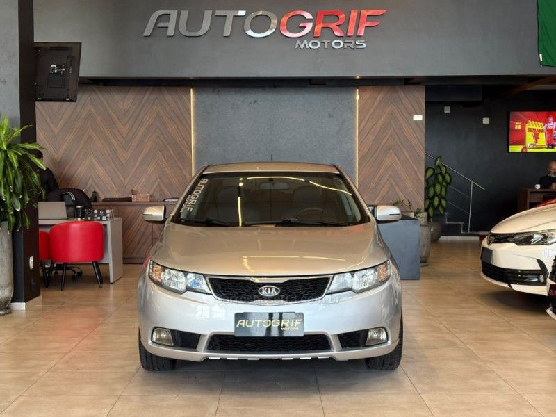 KIA CERATO 1.6 E.221 SEDAN 16V 2012/2012 AUTOGRIF MOTORS CAMPO BOM / Carros no Vale KIA CERATO 1.6 E.221 SEDAN 16V 2012/2012 AUTOGRIF MOTORS CAMPO BOM / Carros no Vale