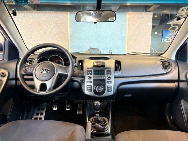 KIA CERATO 1.6 E.221 SEDAN 16V 2012/2012 AUTOGRIF MOTORS CAMPO BOM / Carros no Vale KIA CERATO 1.6 E.221 SEDAN 16V 2012/2012 AUTOGRIF MOTORS CAMPO BOM / Carros no Vale