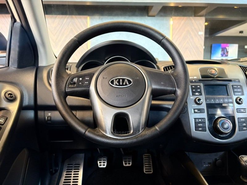 KIA CERATO 1.6 E.221 SEDAN 16V 2012/2012 AUTOGRIF MOTORS CAMPO BOM / Carros no Vale KIA CERATO 1.6 E.221 SEDAN 16V 2012/2012 AUTOGRIF MOTORS CAMPO BOM / Carros no Vale