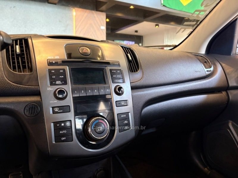KIA CERATO 1.6 E.221 SEDAN 16V 2012/2012 AUTOGRIF MOTORS CAMPO BOM / Carros no Vale KIA CERATO 1.6 E.221 SEDAN 16V 2012/2012 AUTOGRIF MOTORS CAMPO BOM / Carros no Vale