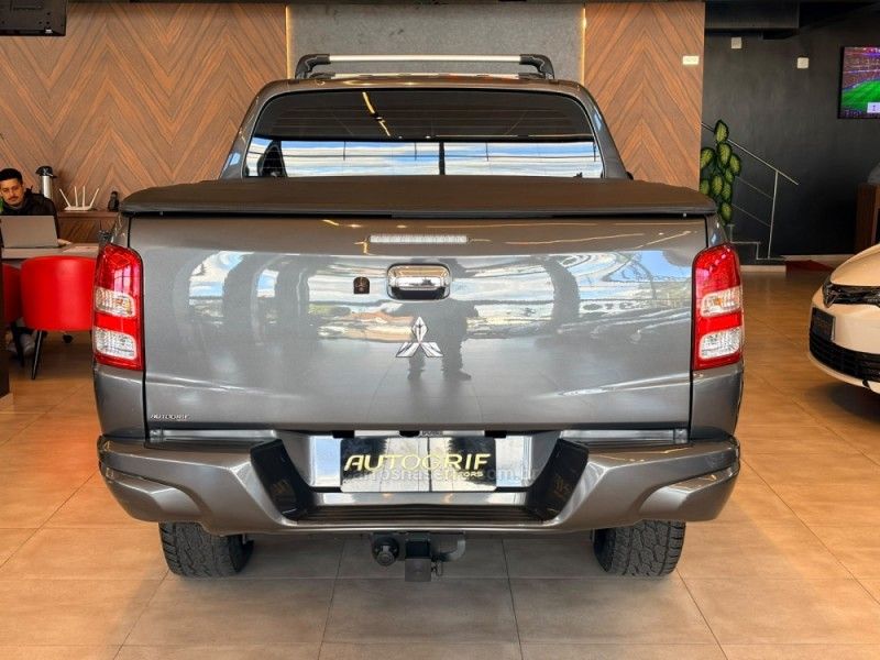 MITSUBISHI L200 TRITON 2.4 16V TURBO SPORT HPE CD 4X4 2018/2018 AUTOGRIF MOTORS CAMPO BOM / Carros no Vale