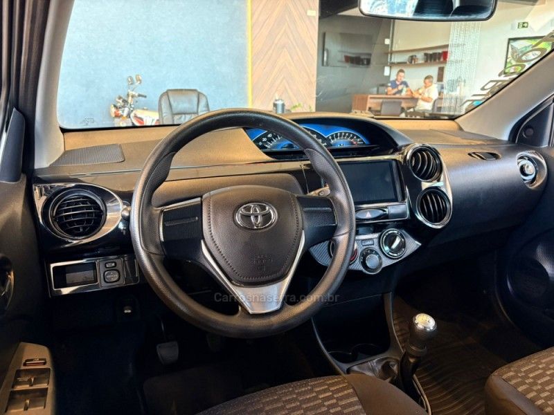 TOYOTA ETIOS 1.3 X 16V 2015/2015 AUTOGRIF MOTORS CAMPO BOM / Carros no Vale TOYOTA ETIOS 1.3 X 16V 2015/2015 AUTOGRIF MOTORS CAMPO BOM / Carros no Vale